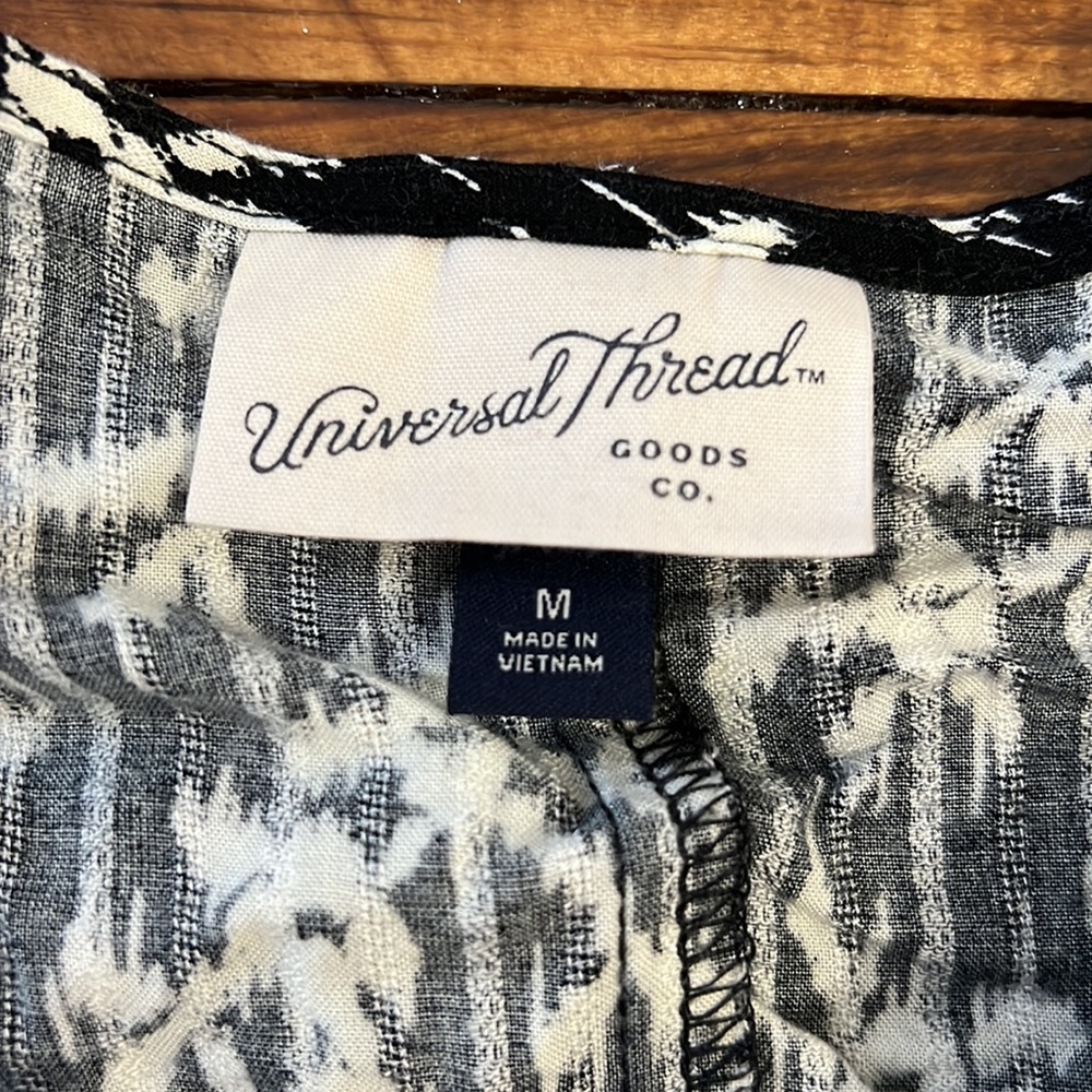 Universal Thread Dress - size M - Picture 2 of 3